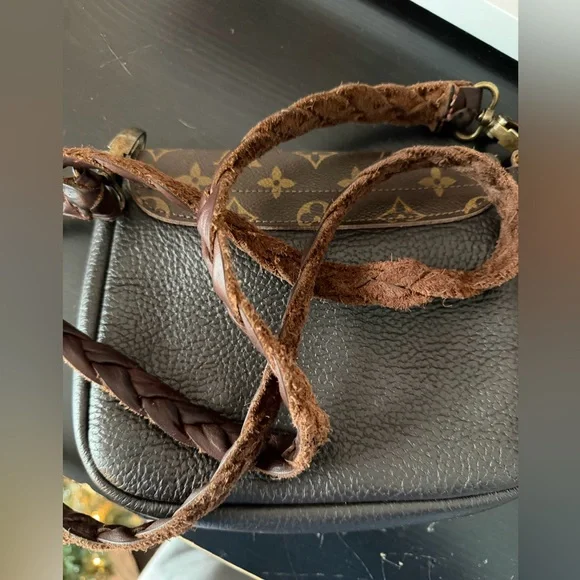 Louis Vuitton Designer Brown Crossbody Bag - Picture 2 of 15